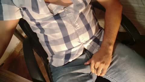 Snapshot of under_thedesk chatting on October 5, 6:39 pm Giov online show from October 5, 6:39 pm