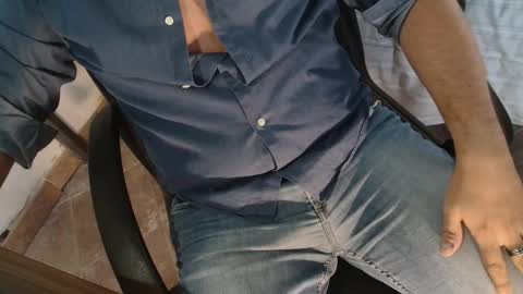 Snapshot of under_thedesk chatting on October 6, 10:02 am Giov online show from October 6, 10:02 am