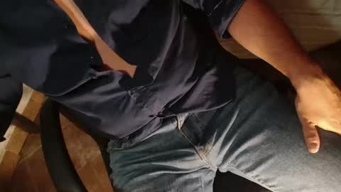 Snapshot of under_thedesk chatting on October 7, 5:32 pm Giov online show from October 7, 5:32 pm