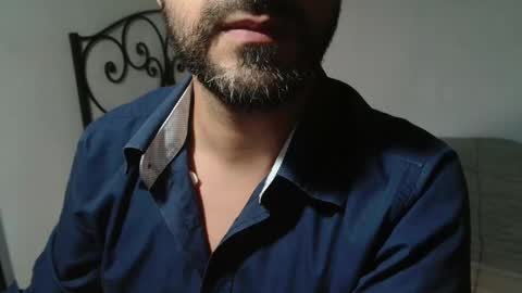 Snapshot of under_thedesk chatting on October 11, 4:38 pm Giov online show from October 11, 4:38 pm