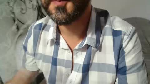 Snapshot of under_thedesk chatting on October 14, 3:46 pm Giov online show from October 14, 3:46 pm