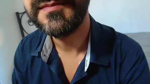 Snapshot of under_thedesk chatting on October 17, 8:17 am Giov online show from October 17, 8:17 am