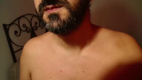 Snapshot of under_thedesk chatting on October 18, 9:37 pm Giov online show from October 18, 9:37 pm