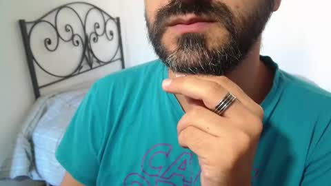 Snapshot of under_thedesk chatting on October 19, 9:43 am Giov online show from October 19, 9:43 am