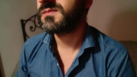 Snapshot of under_thedesk chatting on October 19, 9:48 pm Giov online show from October 19, 9:48 pm