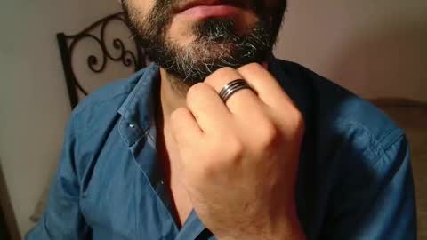 Snapshot of under_thedesk chatting on October 22, 8:19 pm Giov online show from October 22, 8:19 pm