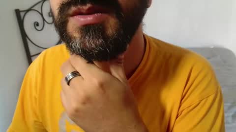 Snapshot of under_thedesk chatting on October 24, 9:28 am Giov online show from October 24, 9:28 am