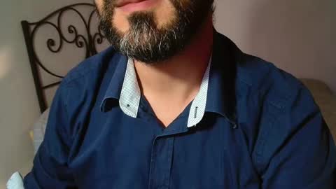 Snapshot of under_thedesk chatting on October 30, 4:08 pm Giov online show from October 30, 4:08 pm