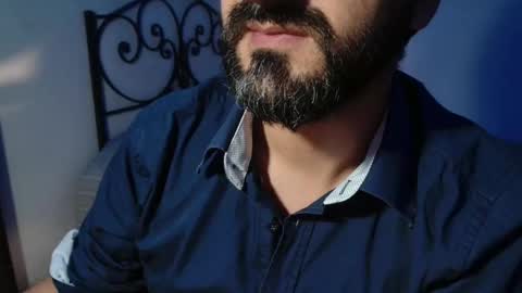 Snapshot of under_thedesk chatting on November 2, 7:05 pm Giov online show from November 2, 7:05 pm