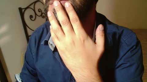 Snapshot of under_thedesk chatting on November 4, 5:12 pm Giov online show from November 4, 5:12 pm