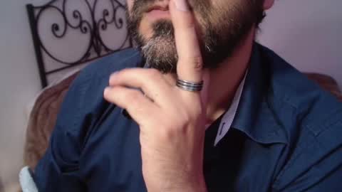 Snapshot of under_thedesk chatting on November 14, 4:17 pm Giov online show from November 14, 4:17 pm