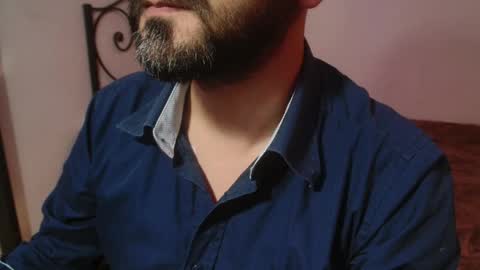 Snapshot of under_thedesk chatting on November 18, 6:34 pm Giov online show from November 18, 6:34 pm