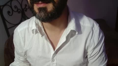 Snapshot of under_thedesk chatting on November 29, 6:11 pm Giov online show from November 29, 6:11 pm