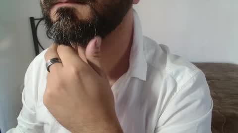 Snapshot of under_thedesk chatting on December 2, 10:31 am Giov online show from December 2, 10:31 am