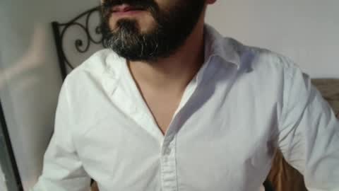 Snapshot of under_thedesk chatting on December 17, 10:21 am Giov online show from December 17, 10:21 am