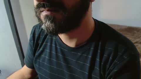 Snapshot of under_thedesk chatting on March 17, 10:07 am Giov online show from March 17, 10:07 am