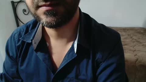 Snapshot of under_thedesk chatting on March 22, 10:29 am Giov online show from March 22, 10:29 am