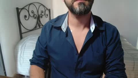 Snapshot of under_thedesk chatting on May 18, 5:08 pm Giov online show from May 18, 5:08 pm