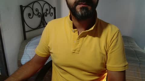 Snapshot of under_thedesk chatting on May 20, 5:19 pm Giov online show from May 20, 5:19 pm