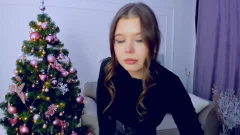 Alice online show from December 12, 5:37 pm