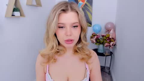 Alice online show from April 28, 7:52 pm