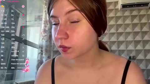 Snapshot of unicuty chatting on August 8, 3:30 am Mila here online show from August 8, 3:30 am
