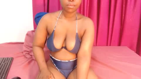 Snapshot of uniquebony chatting on September 23, 9:23 am UNIQUEBONY online show from September 23, 9:23 am