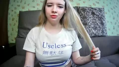 Snapshot of universeemily chatting on February 28, 7:05 am UniverseEmily online show from February 28, 7:05 am