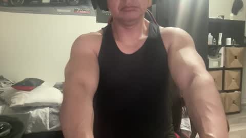 unlobitooenwallstreet online show from April 6, 11:49 pm