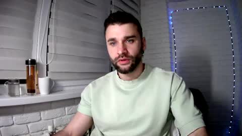 Snapshot of unnknow2024 chatting on April 18, 7:18 pm SlavaVibes online show from April 18, 7:18 pm