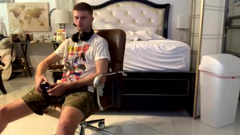 Stepbro online show from February 9, 9:06 pm