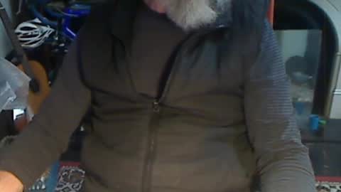Snapshot of updownunder chatting on June 4, 3:01 am Freddie online show from June 4, 3:01 am