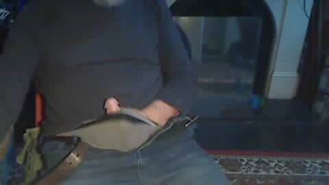 Snapshot of updownunder chatting on June 12, 5:17 am Freddie online show from June 12, 5:17 am