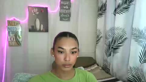 ur_dazzlingmorenaxx online show from May 18, 2:40 am
