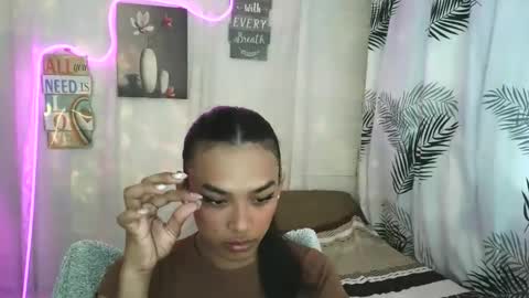 ur_dazzlingmorenaxx online show from May 19, 3:02 am