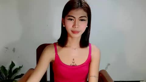 Snapshot of ur_extra_petite chatting on May 1, 10:53 am online show from May 1, 10:53 am