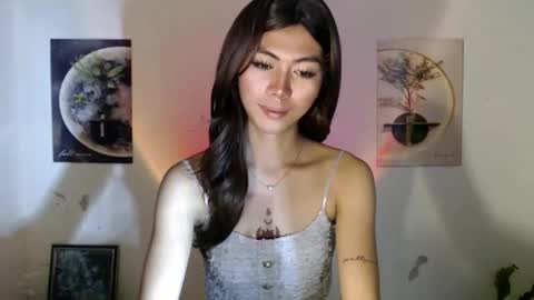 Snapshot of ur_extra_petite chatting on May 21, 4:47 pm online show from May 21, 4:47 pm