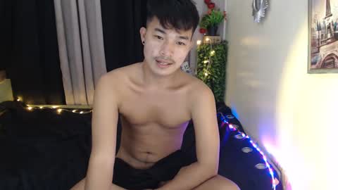 ur_hugechinito online show from March 11, 4:18 pm