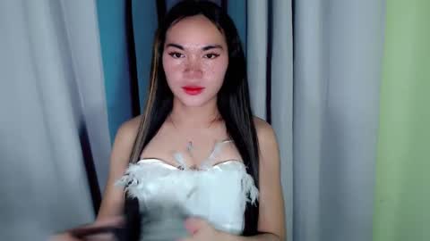Snapshot of ur_innocent_girlx chatting on January 17, 3:32 pm QUEENSY online show from January 17, 3:32 pm