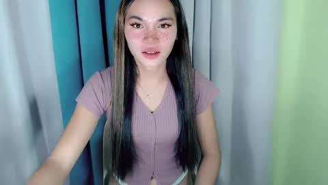Snapshot of ur_innocent_girlx chatting on January 20, 5:04 am QUEENSY online show from January 20, 5:04 am