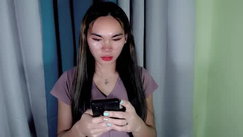Snapshot of ur_innocent_girlx chatting on January 21, 1:29 am QUEENSY online show from January 21, 1:29 am