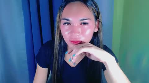 Snapshot of ur_innocent_girlx chatting on January 23, 1:35 pm QUEENSY online show from January 23, 1:35 pm