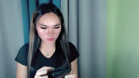 Snapshot of ur_innocent_girlx chatting on January 24, 4:59 am QUEENSY online show from January 24, 4:59 am