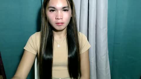Snapshot of ur_innocent_girlx chatting on January 25, 10:08 am QUEENSY online show from January 25, 10:08 am