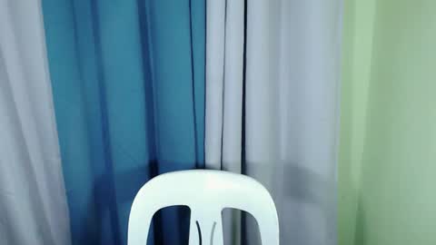 Snapshot of ur_innocent_girlx chatting on February 1, 4:14 am QUEENSY online show from February 1, 4:14 am
