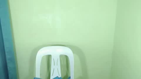 Snapshot of ur_innocent_girlx chatting on February 5, 4:25 pm QUEENSY online show from February 5, 4:25 pm