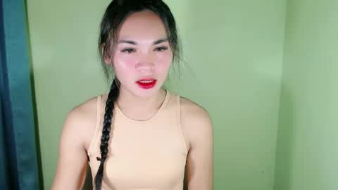 Snapshot of ur_innocent_girlx chatting on February 6, 6:40 am QUEENSY online show from February 6, 6:40 am