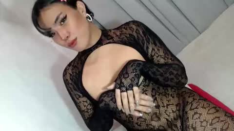 Snapshot of ur_krissyxxx chatting on April 5, 12:52 am kriss online show from April 5, 12:52 am