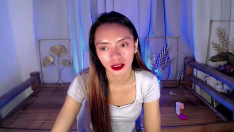 ur_petite_wifexx online show from March 26, 11:05 am