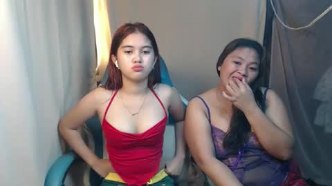 Snapshot of ur_prettyangel chatting on March 10, 1:43 am ur_prettyangel online show from March 10, 1:43 am